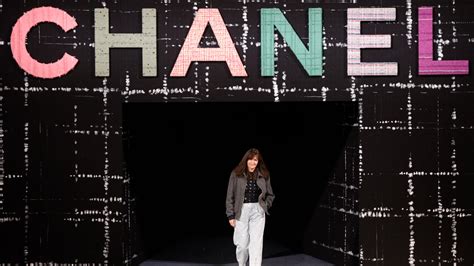 chanel directrice artistique|chanel change de chef.